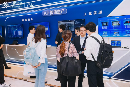 直击2024年数字中国峰会中国移动AI+行业论坛展区： AI赋能千行百业“新风采”(图6)